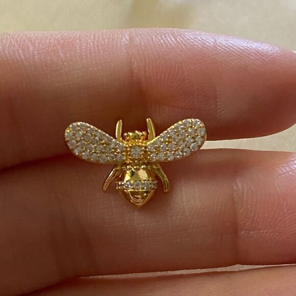 Bee stud earrings M13 - Picture 3 of 4